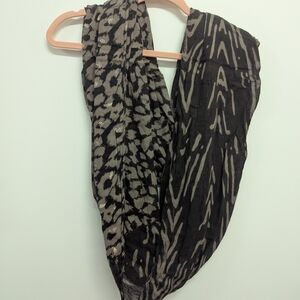 Black and Gray Patterned Scarf